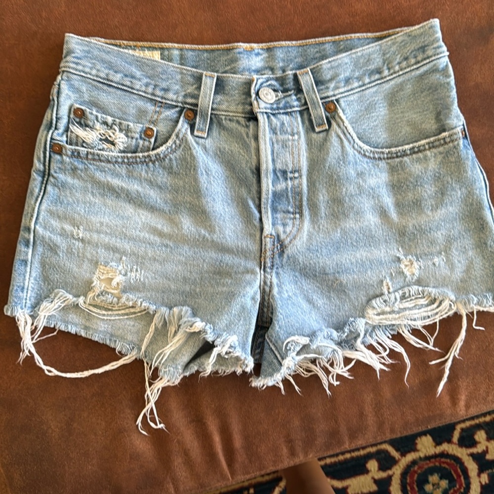 Light wash Levi's 501's size 25